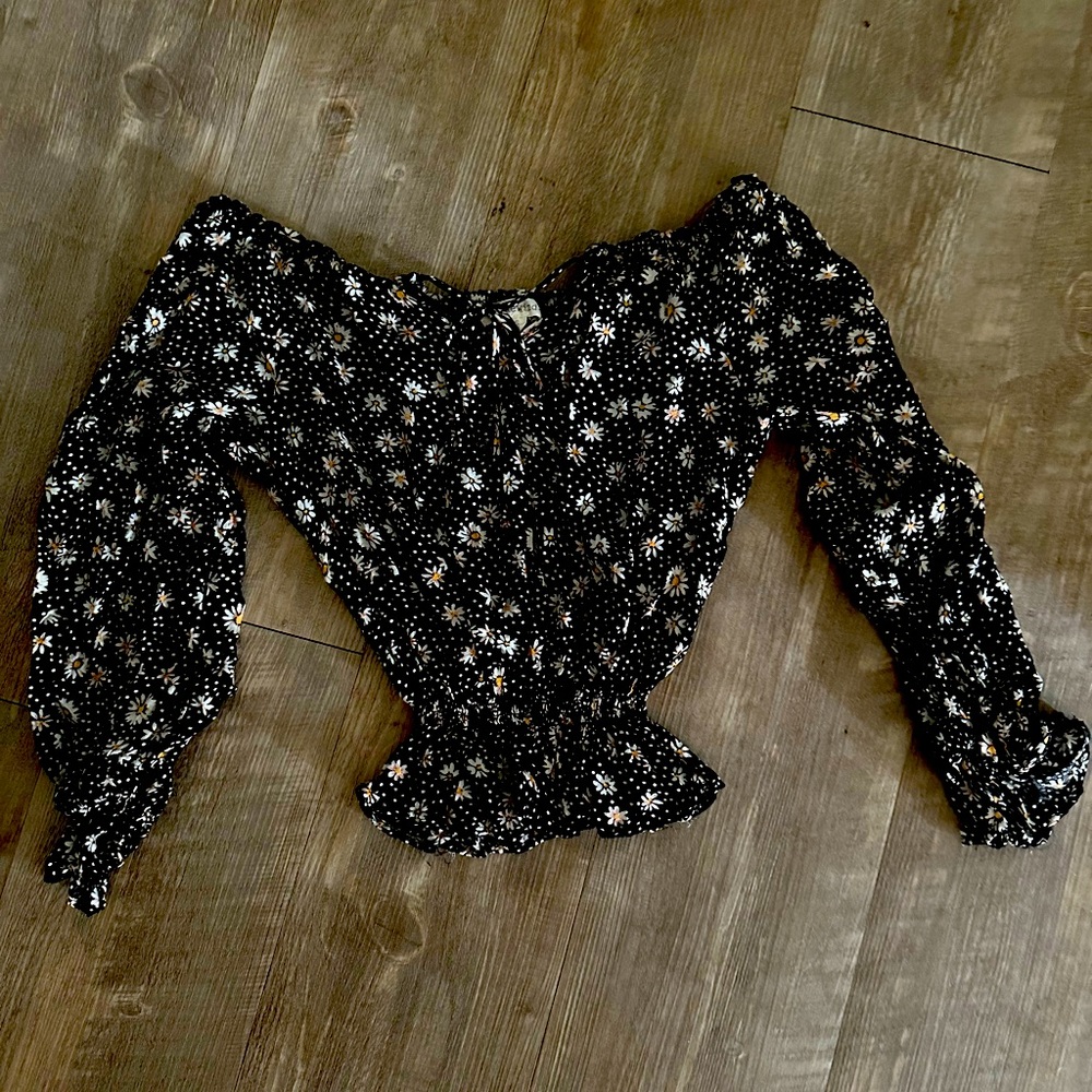 Rewind Black and White Daisy Floral Blouse